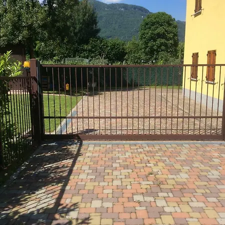 Apartment Da Sonia-mansarda Vista Lago